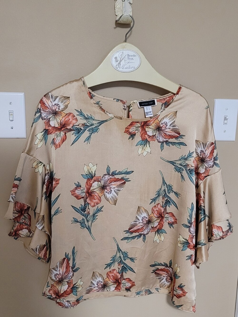 💜2 for $10💜 Bundle and save Floral Ruffle-Sleeve Blouse in Beige